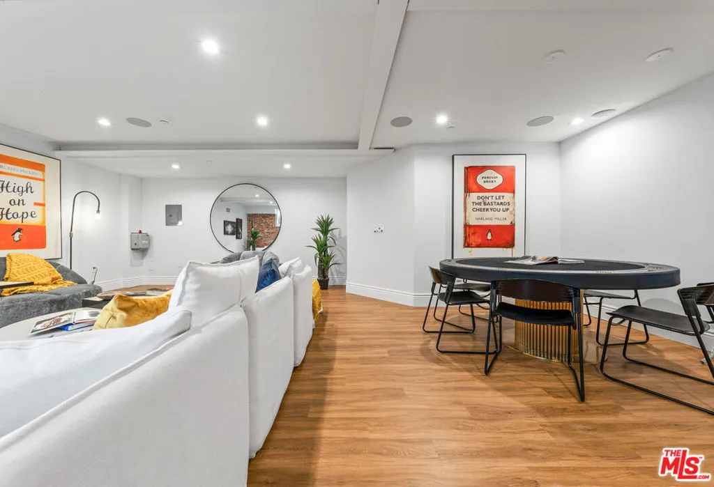 401 Ocean Avenue 2, Santa Monica, California 90402 home-pic-30